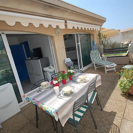 Apartment 2p En Centre-ville De Avec Terrasse Et Parking - Fr-1-196-280