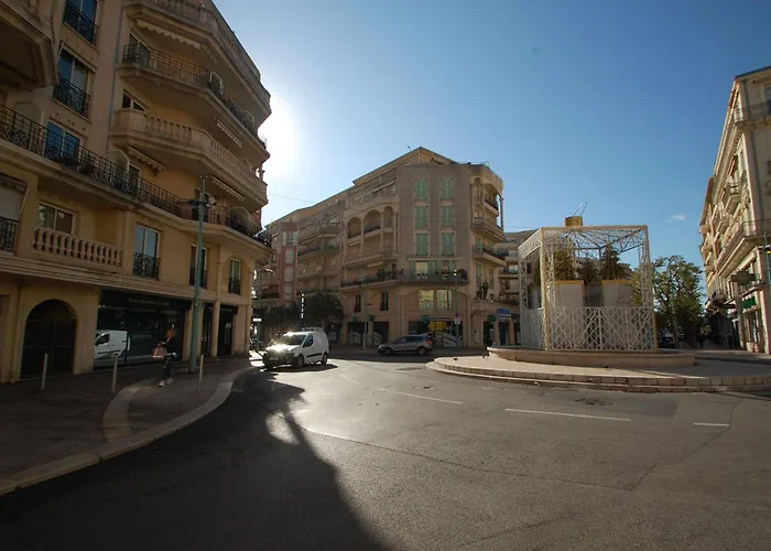 2p En Centre-ville De Avec Terrasse Et Parking - Fr-1-196-280 דירה