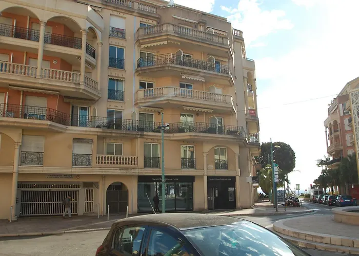 2p En Centre-ville De Avec Terrasse Et Parking - Fr-1-196-280 Apartment *