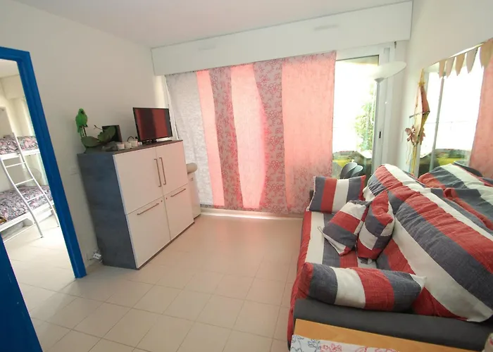 2p En Centre-ville De Avec Terrasse Et Parking - Fr-1-196-280